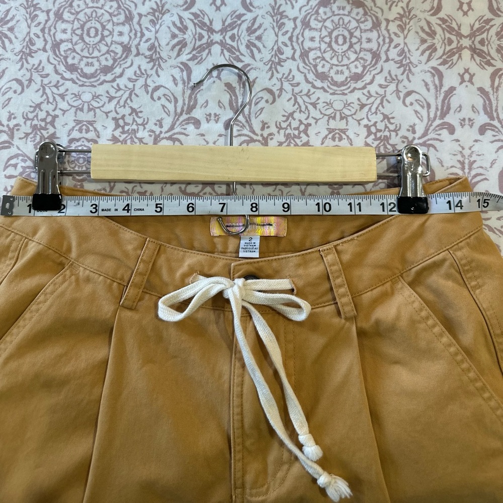 Urban Outfitters Isabella wide-leg pleated trousers in a mustard/tan color - Picture 4 of 4
